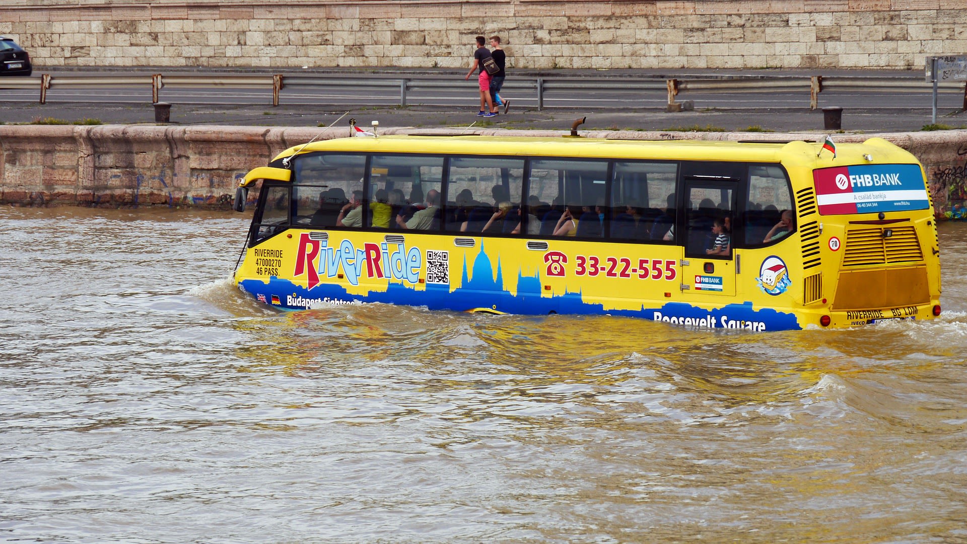 Source: https://pixabay.com/photos/flood-coach-bus-budapest-114492/